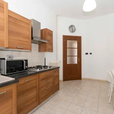 شقة Rivoli Subway Roomy Flat *