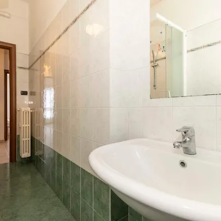 Rivoli Subway Roomy Flat * Turin