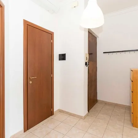 Rivoli Subway Roomy Flat *