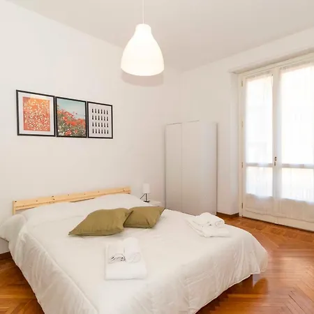 Rivoli Subway Roomy Flat *