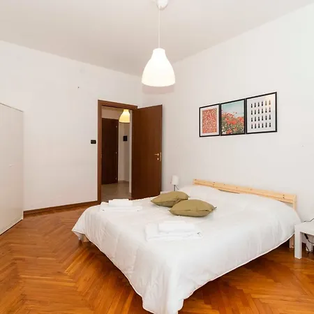 Rivoli Subway Roomy Flat * Turin
