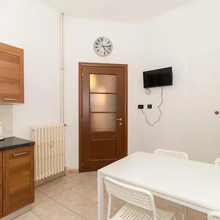 شقة Rivoli Subway Roomy Flat *