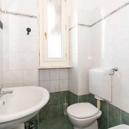 شقة Rivoli Subway Roomy Flat *