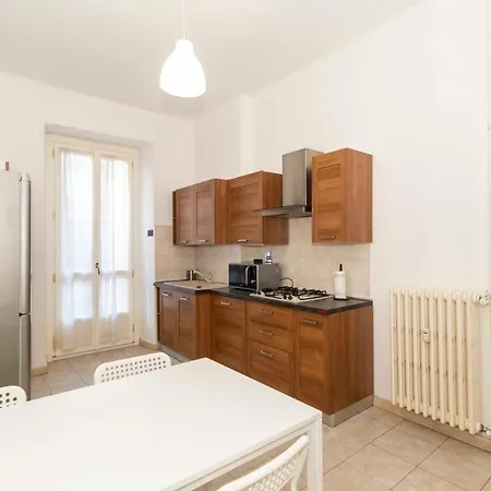 Rivoli Subway Roomy Flat *
