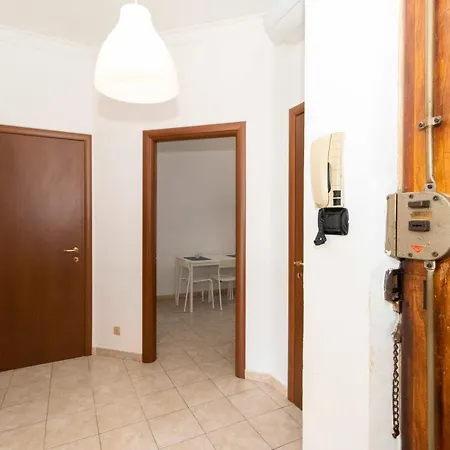 Rivoli Subway Roomy Flat Appartement